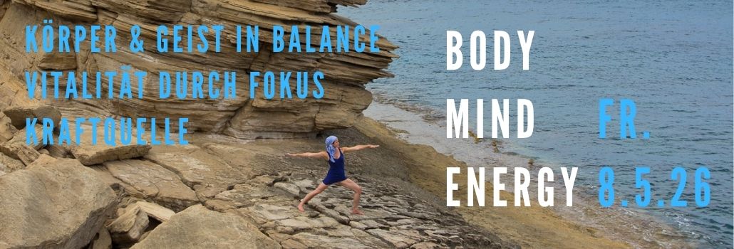 FRAU IM KRIEGER ZWEI AUF FELSEN